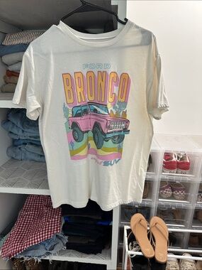 Ford women’s Short Sleeve Tee - Cream with Pink & Turquoise Graphic size Large